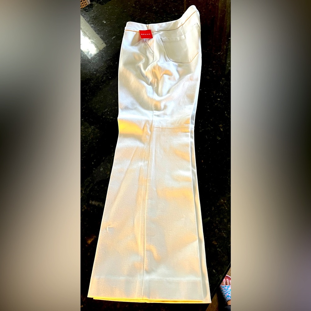 White Spanx pants.